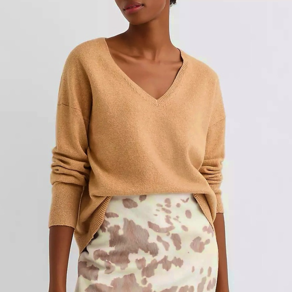 LOFT - Soft Knit V-Neck Long-Sleeve Sweater Size M Tan